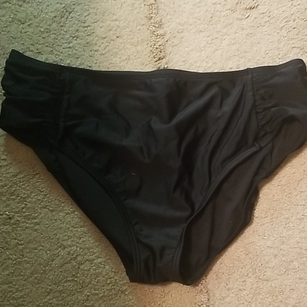 Mid rise bikini bottom